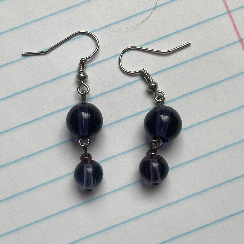 ✨free when bundled✨ Dangling Earrings - Picture 6 of 6